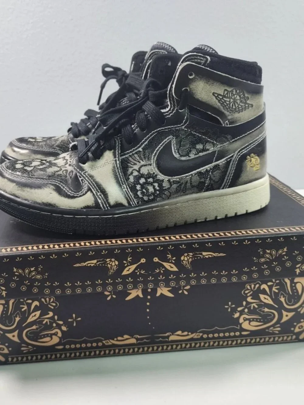 Nike Air Jordan 1 Zoom CMFT 2 Familia Dia de Muertos M7.5 W9